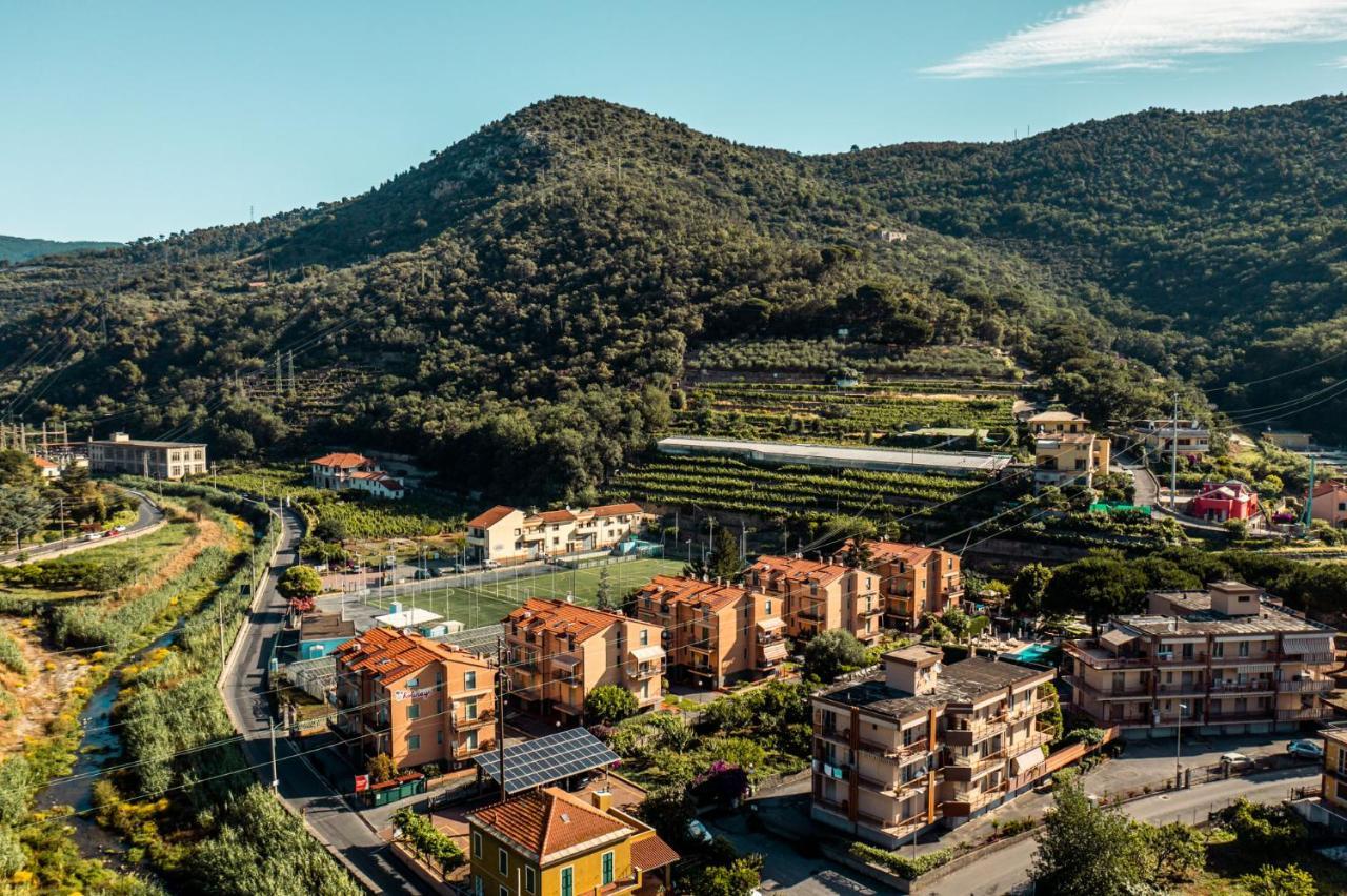 Residence Holidays Пьетра-Лигуре Экстерьер фото