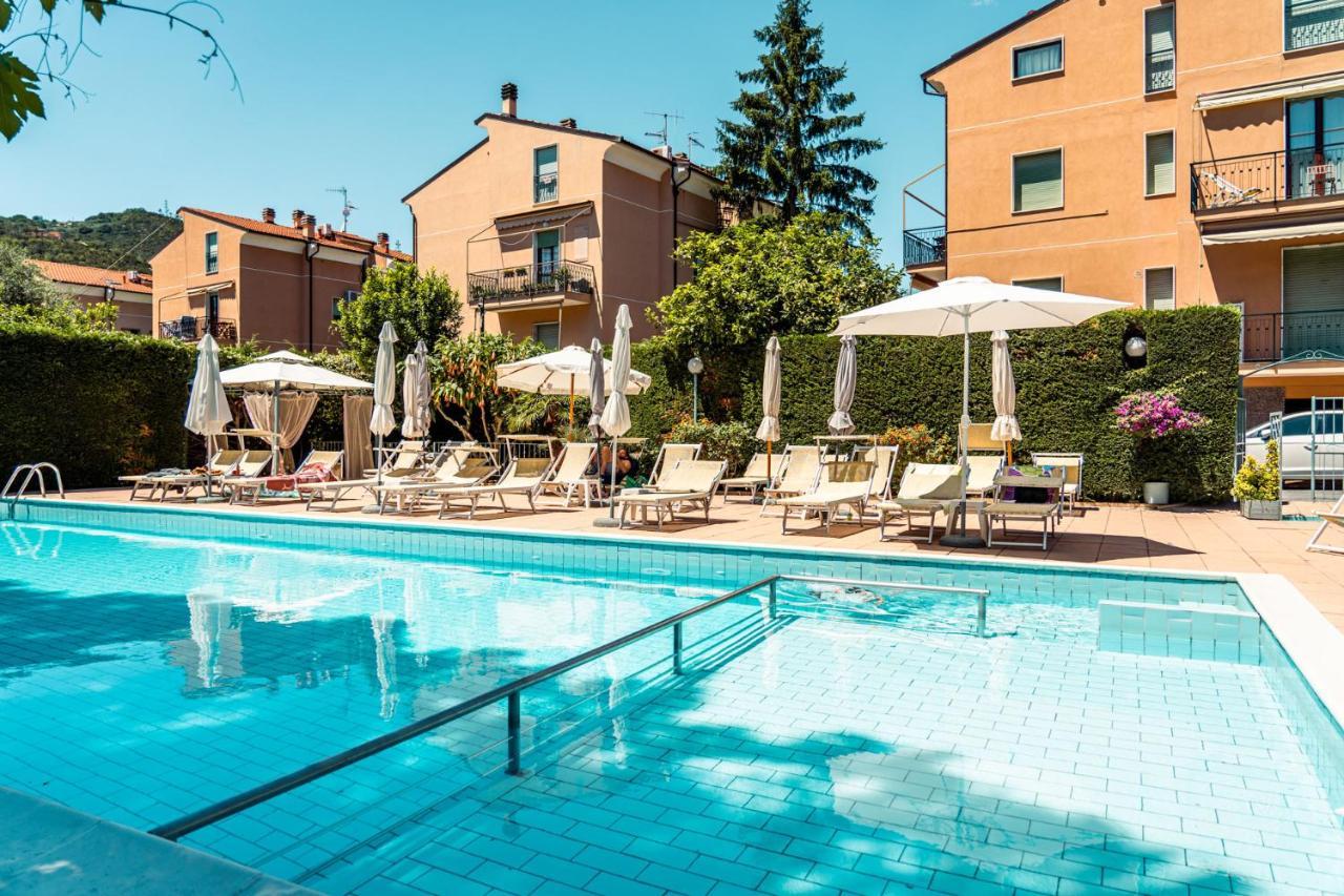 Residence Holidays Пьетра-Лигуре Экстерьер фото