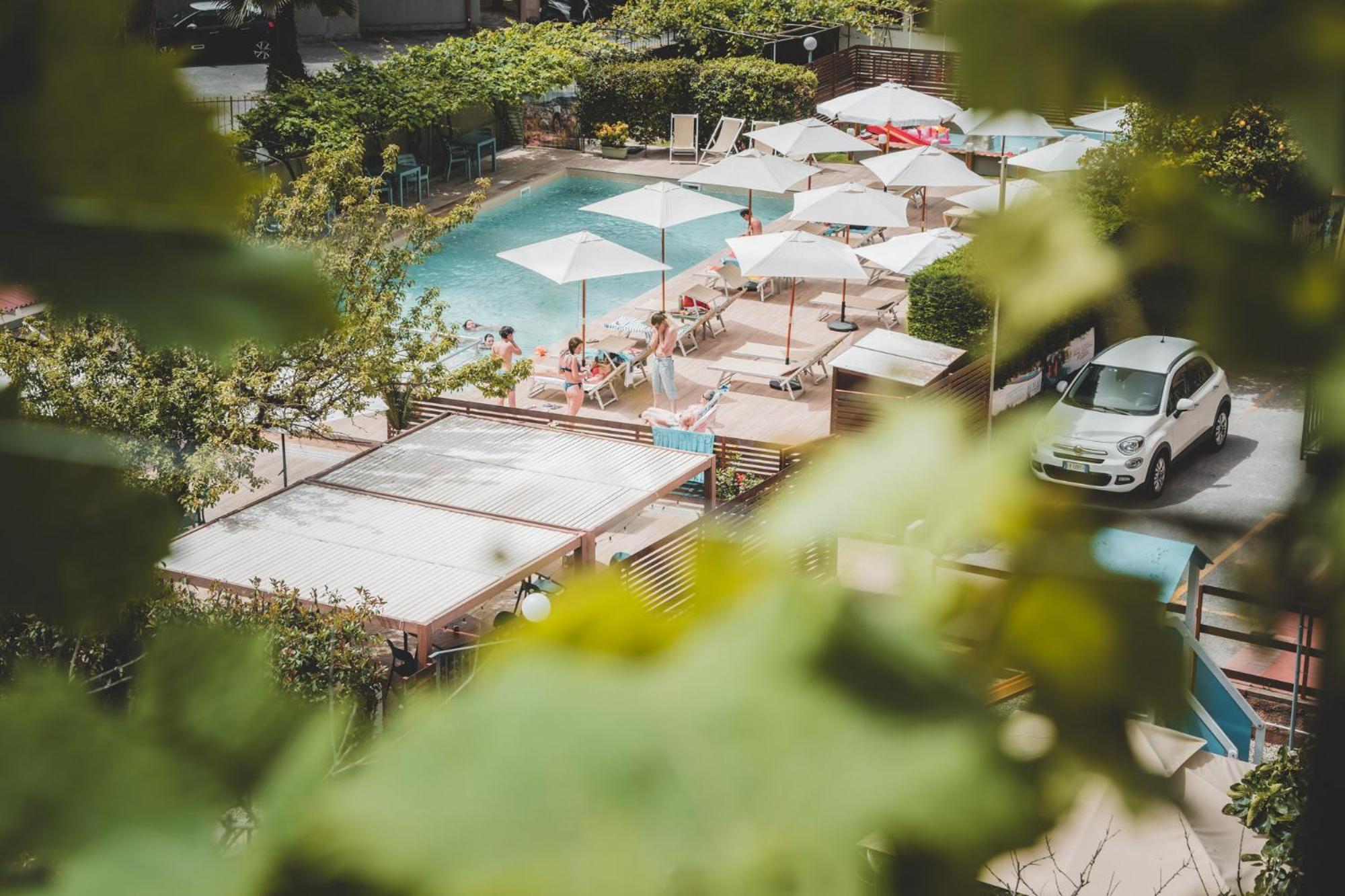 Residence Holidays Пьетра-Лигуре Экстерьер фото